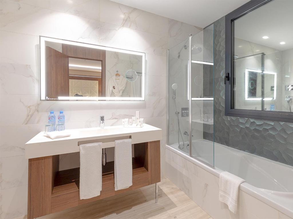 Az Hotels Grand Oran Es Senia Ngoại thất bức ảnh